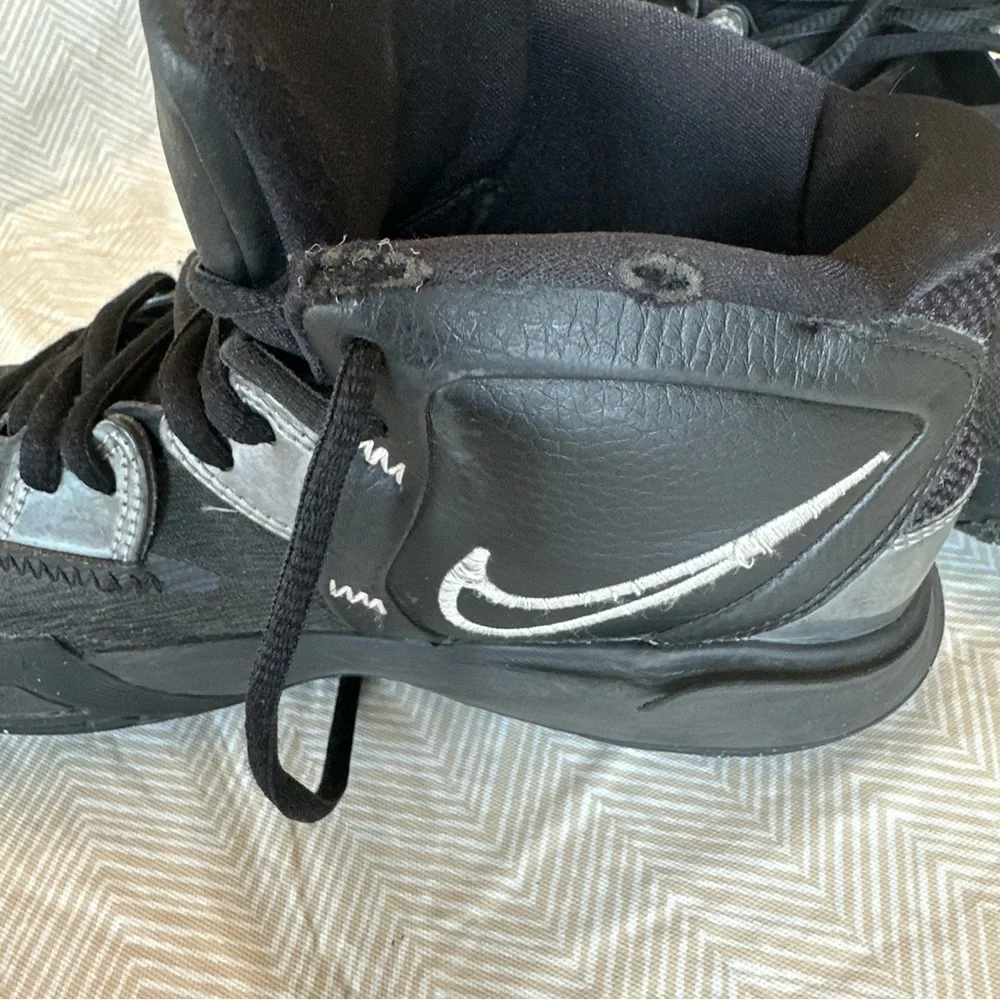 NIKE KYRIE INFINITY GS BLACK METALLIC SILVER CONCORD DD0334-005 BASKETBALL (5.5)